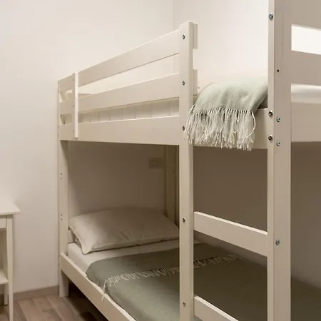 Al Laghee - Large New Modern In Center Town Appartement