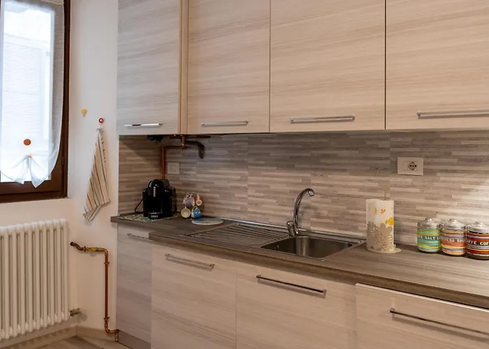 Al Laghee - Large New Modern In Center Town