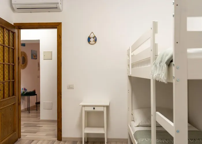 Al Laghee - Large New Modern In Center Town *