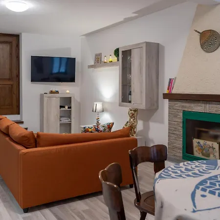 Al Laghée - New 2 Bedroom In Center * Gravedona