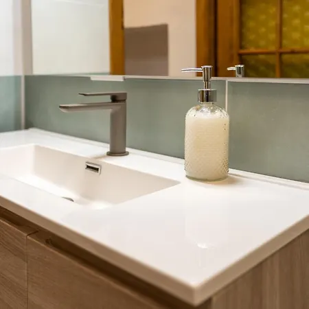 Al Laghée - New 2 Bedroom In Center * Gravedona