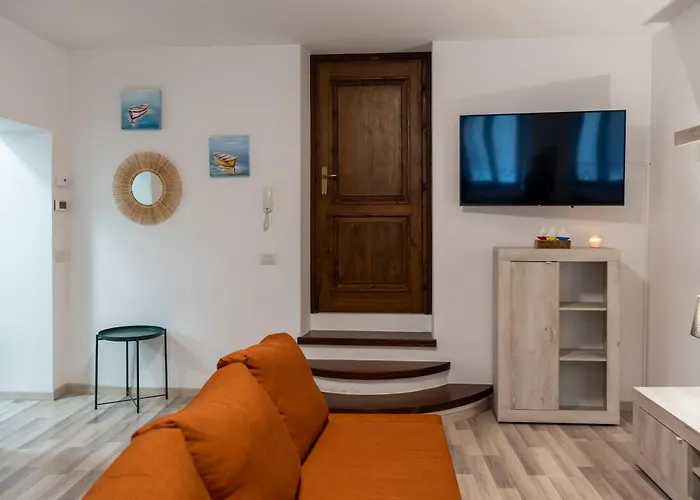 Al Laghee - Large New Modern In Center Town * Gravedona