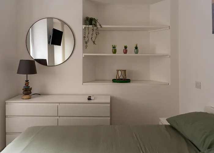 Al Laghee - Large New Modern In Center Town *